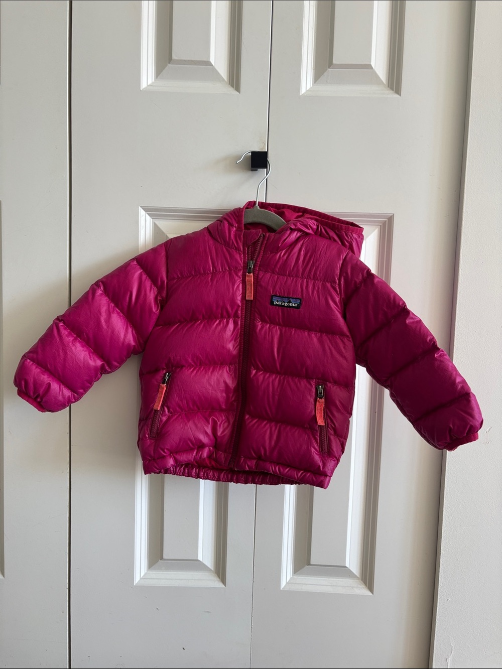 Patagonia Kids Puffy Hooded Jacket in Fuchsia